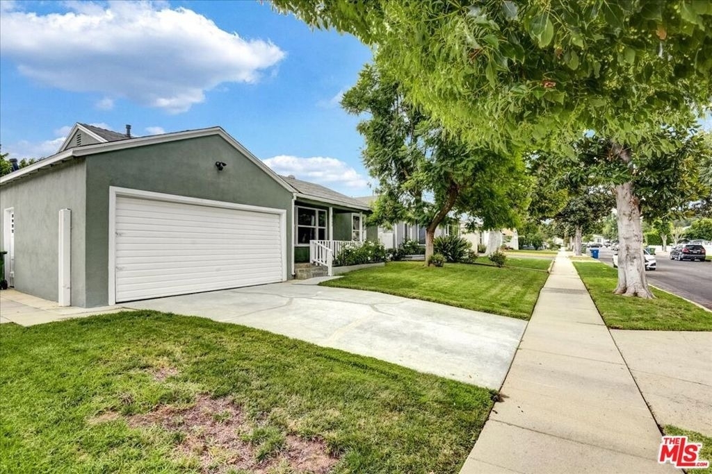 6200 Jamieson Avenue - Photo 2