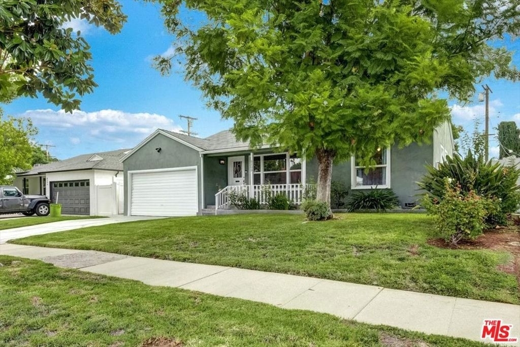 6200 Jamieson Avenue - Photo 1