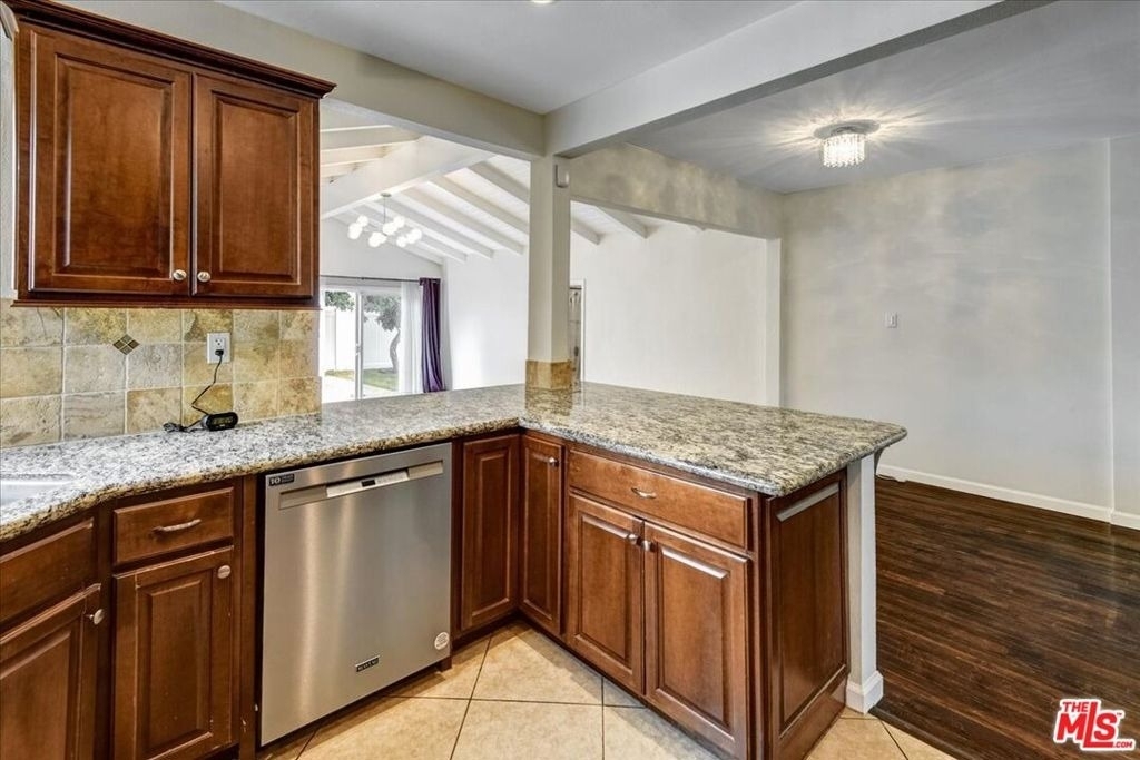 6200 Jamieson Avenue - Photo 9