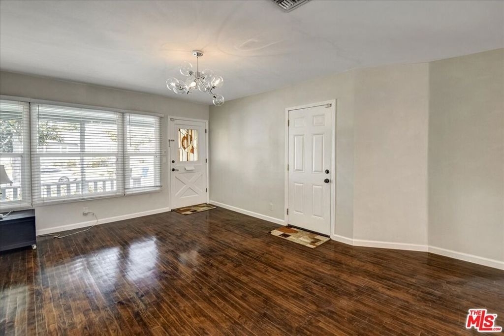 6200 Jamieson Avenue - Photo 6