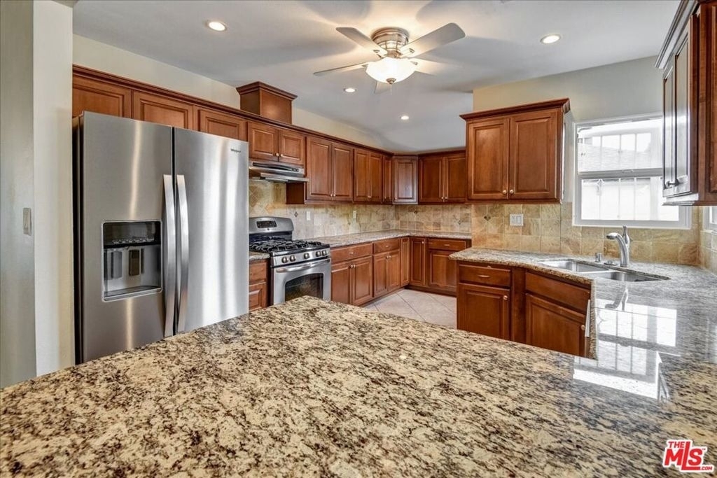 6200 Jamieson Avenue - Photo 8