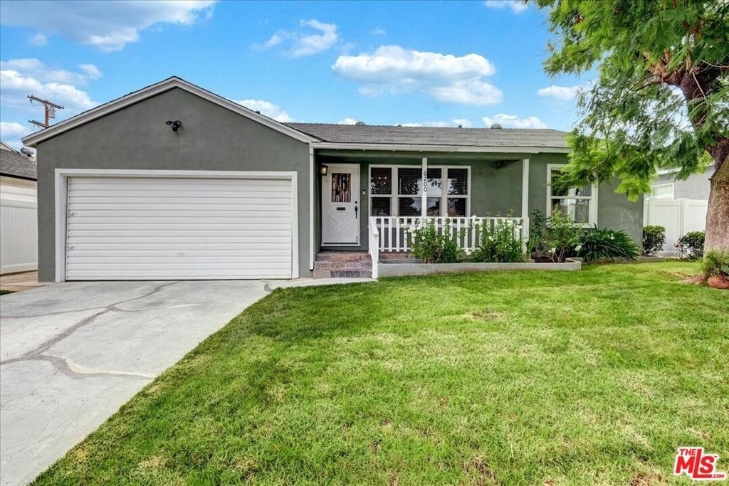 6200 Jamieson Avenue - Photo 0