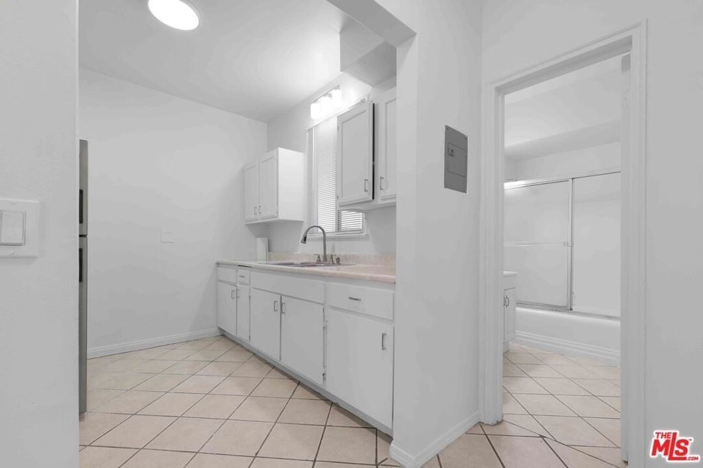2452 W 18th - Photo 9