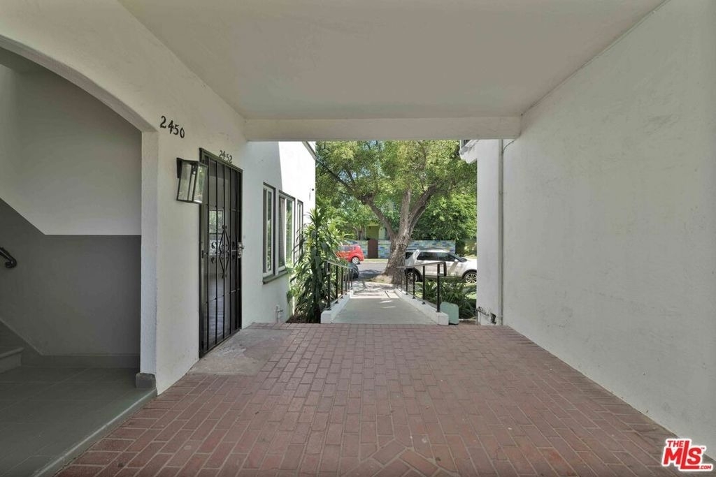 2452 W 18th - Photo 2