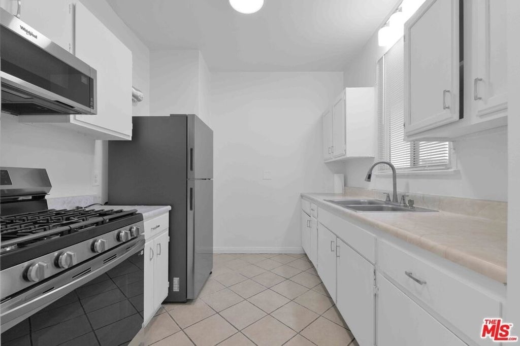 2452 W 18th - Photo 10