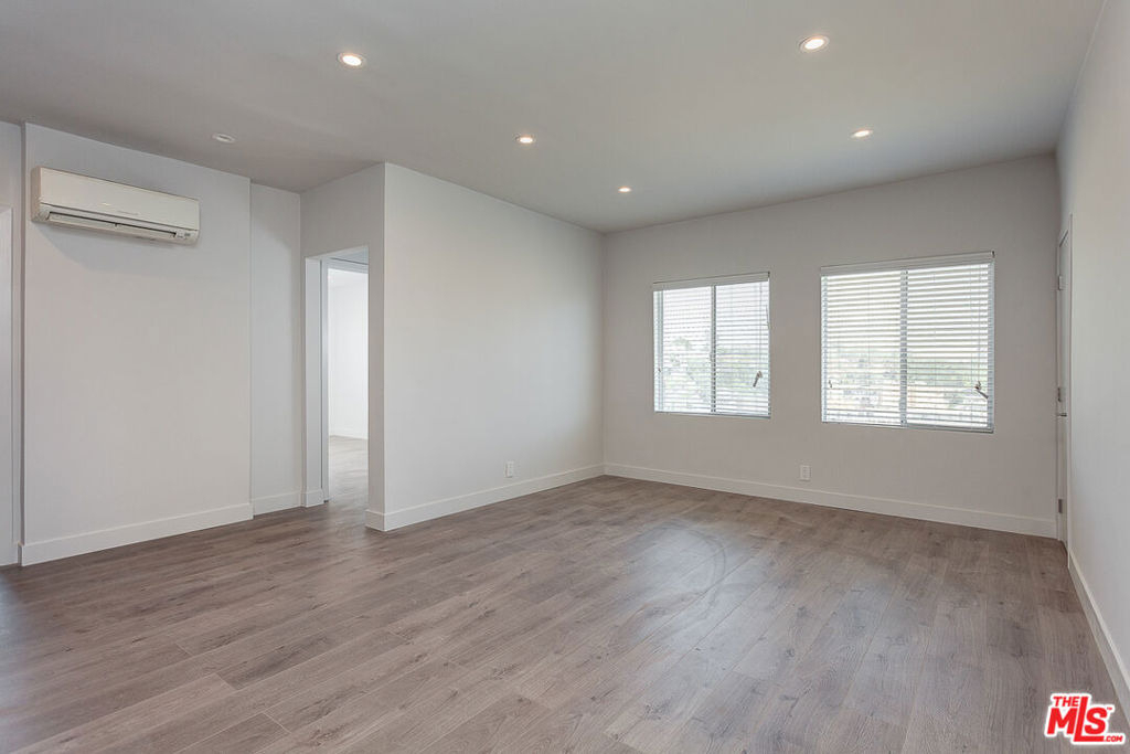 1541 Rockwood Street - Photo 2