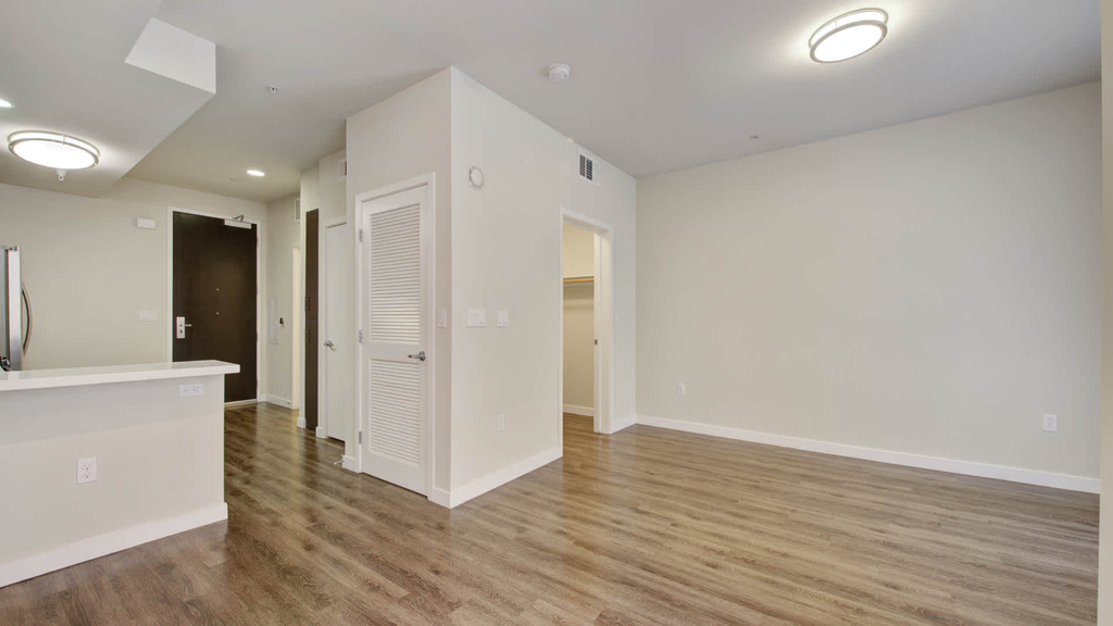 680 S Berendo St - Photo 5
