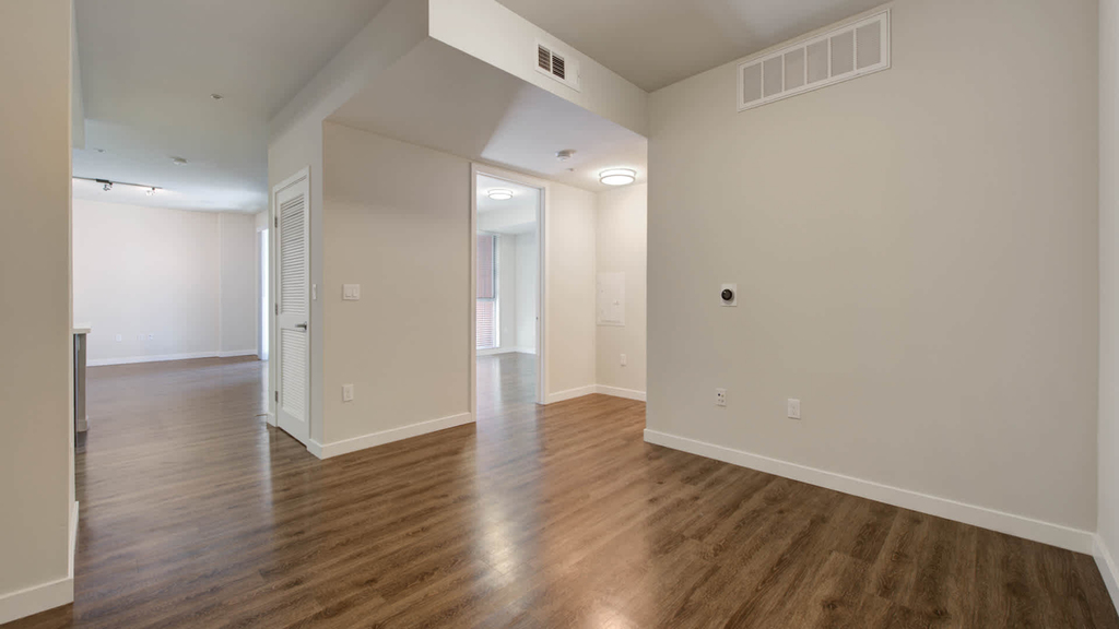 680 S Berendo St - Photo 9