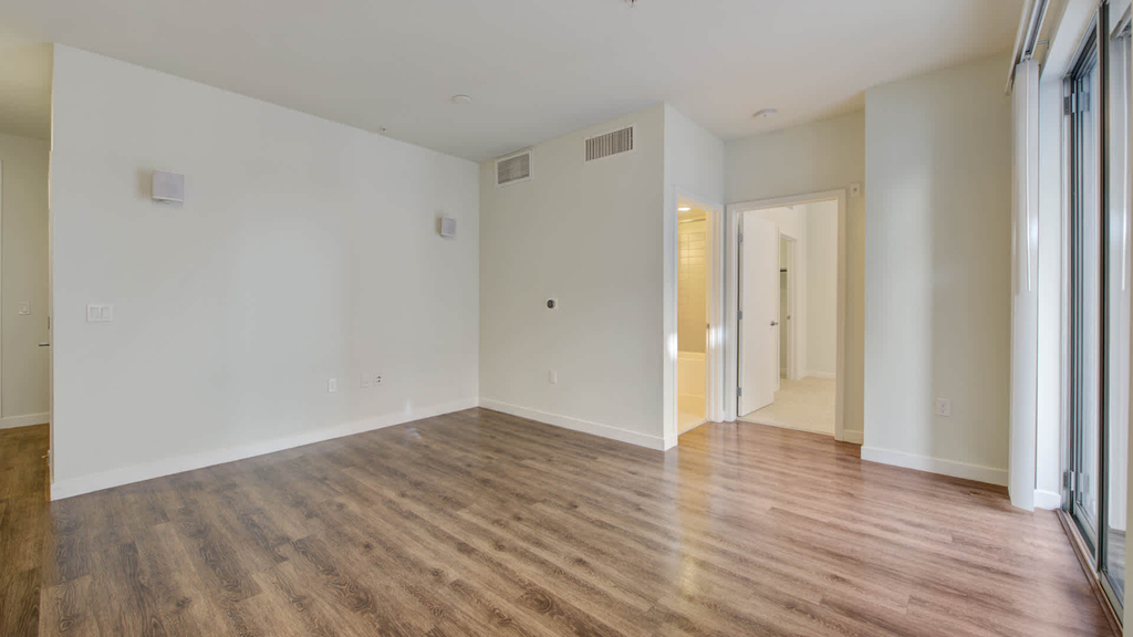 680 S Berendo St - Photo 10