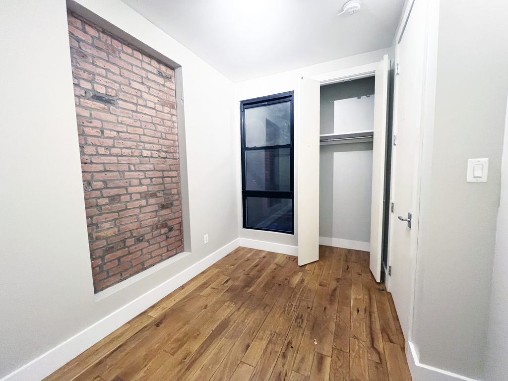 Saint Nicholas Avenue - Photo 3