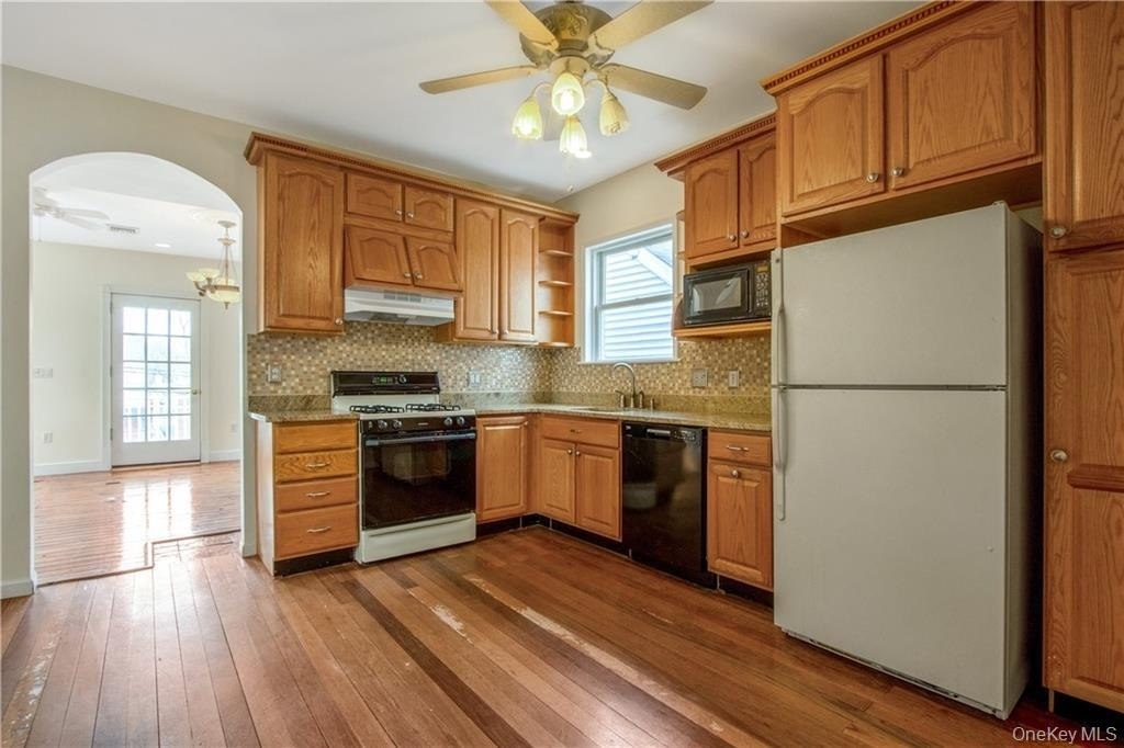 241 Main Street - Photo 3