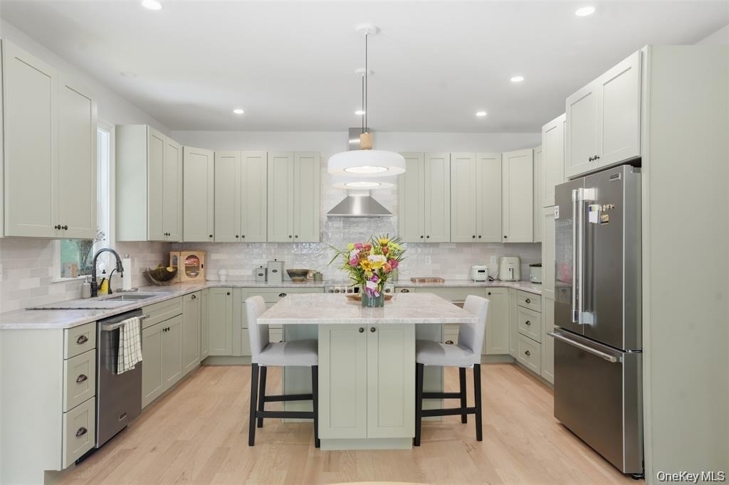 33 Howland Avenue - Photo 7