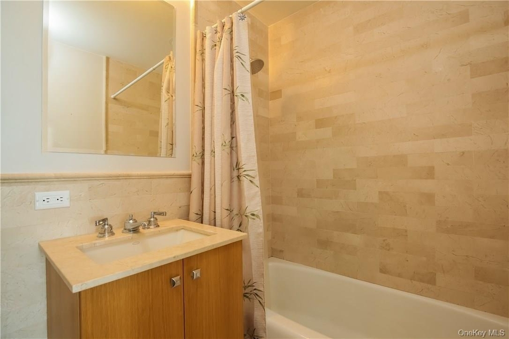 1 Renaissance Square - Photo 9