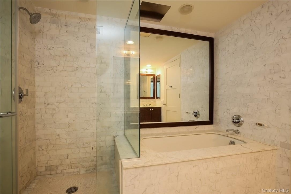 1 Renaissance Square - Photo 6