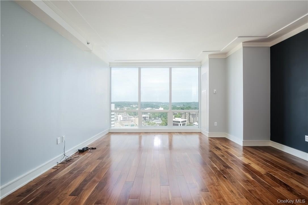 1 Renaissance Square - Photo 3
