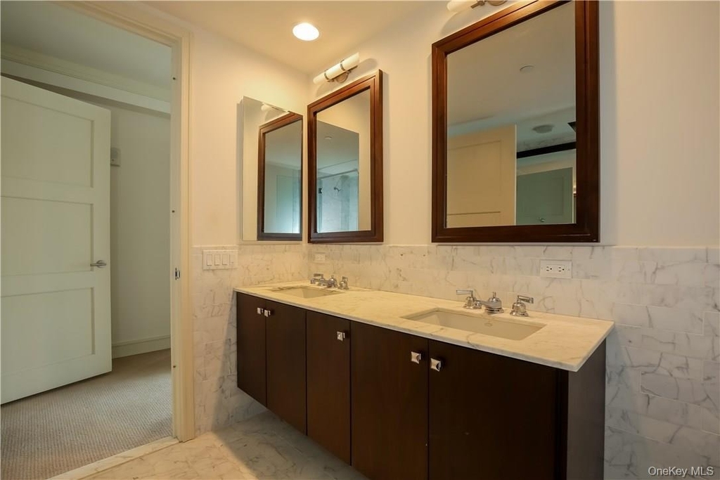 1 Renaissance Square - Photo 7