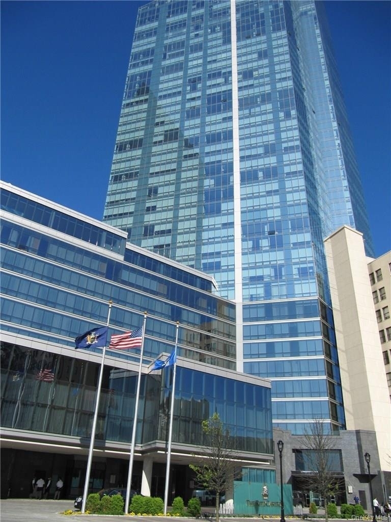 1 Renaissance Square - Photo 14