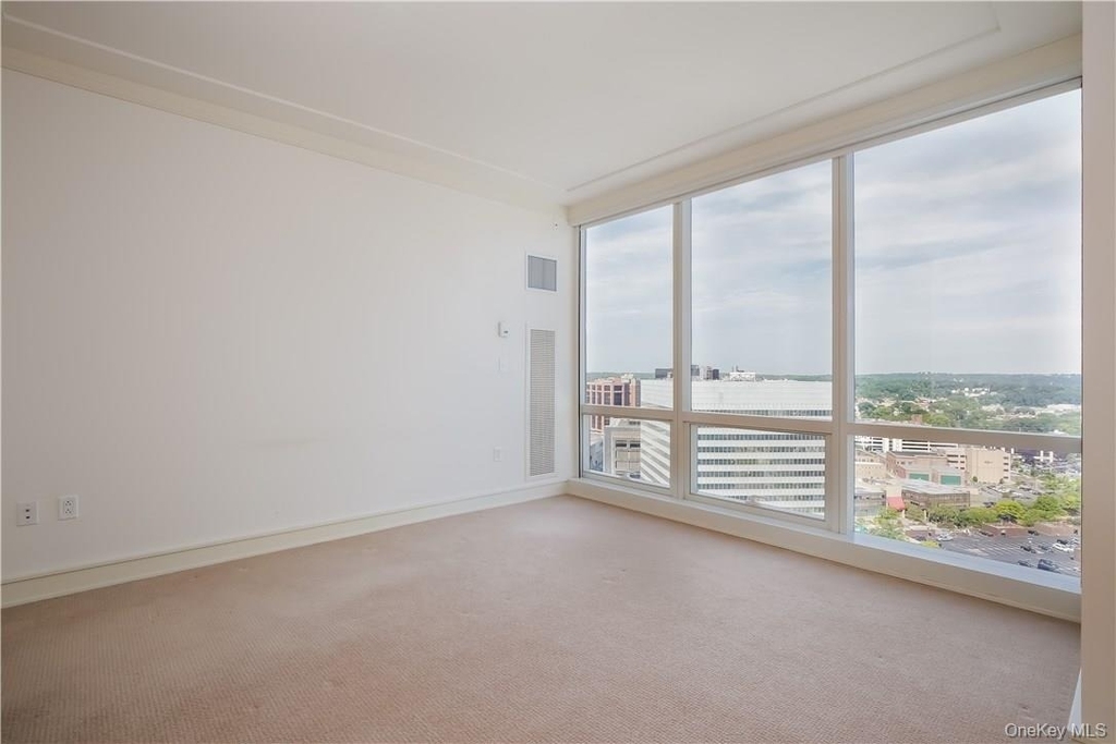 1 Renaissance Square - Photo 4