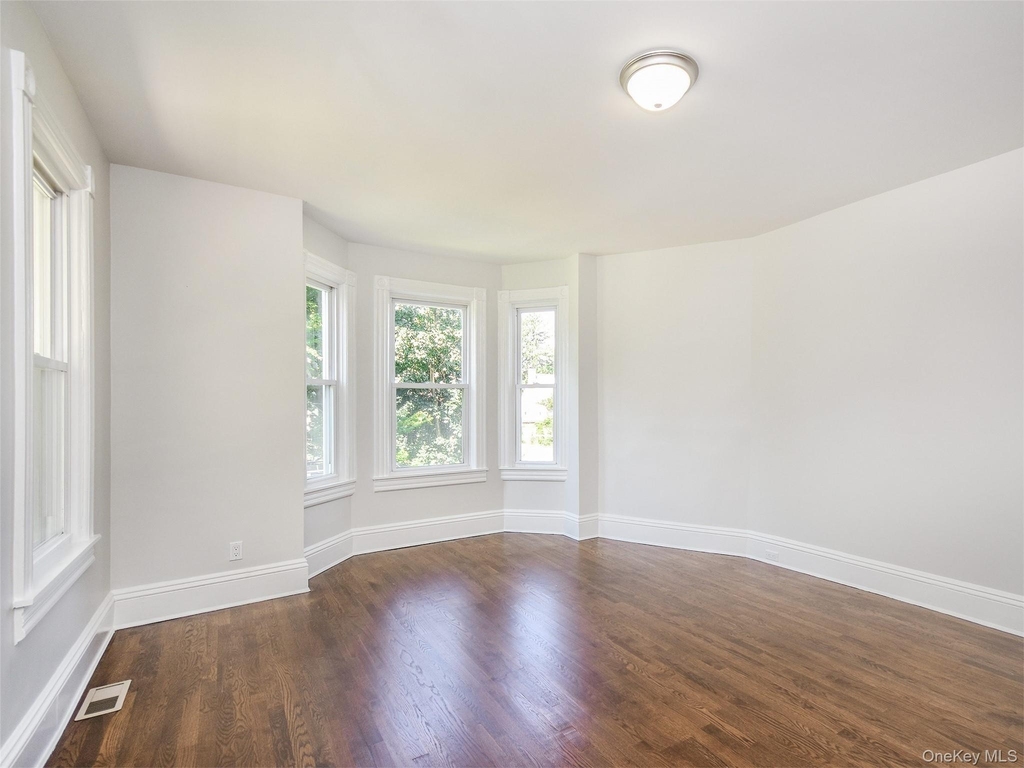 114 Sea Cliff Avenue - Photo 3