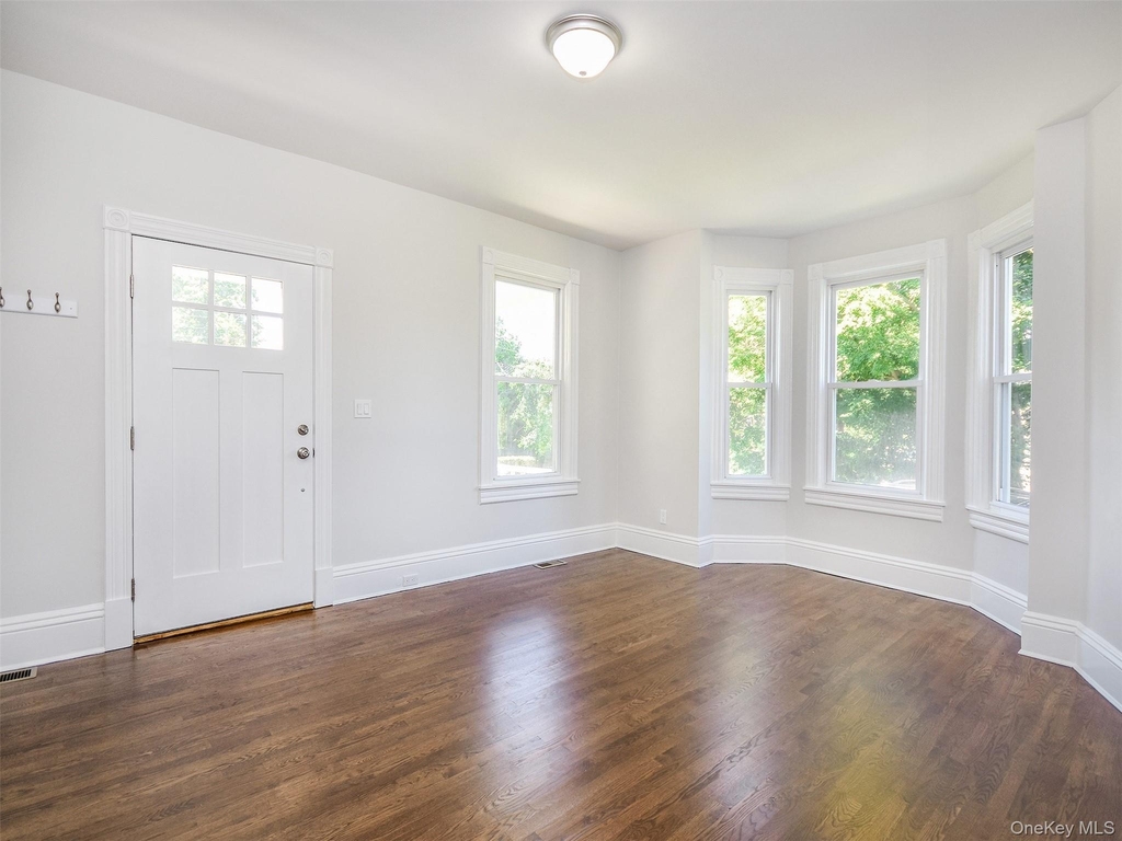 114 Sea Cliff Avenue - Photo 2