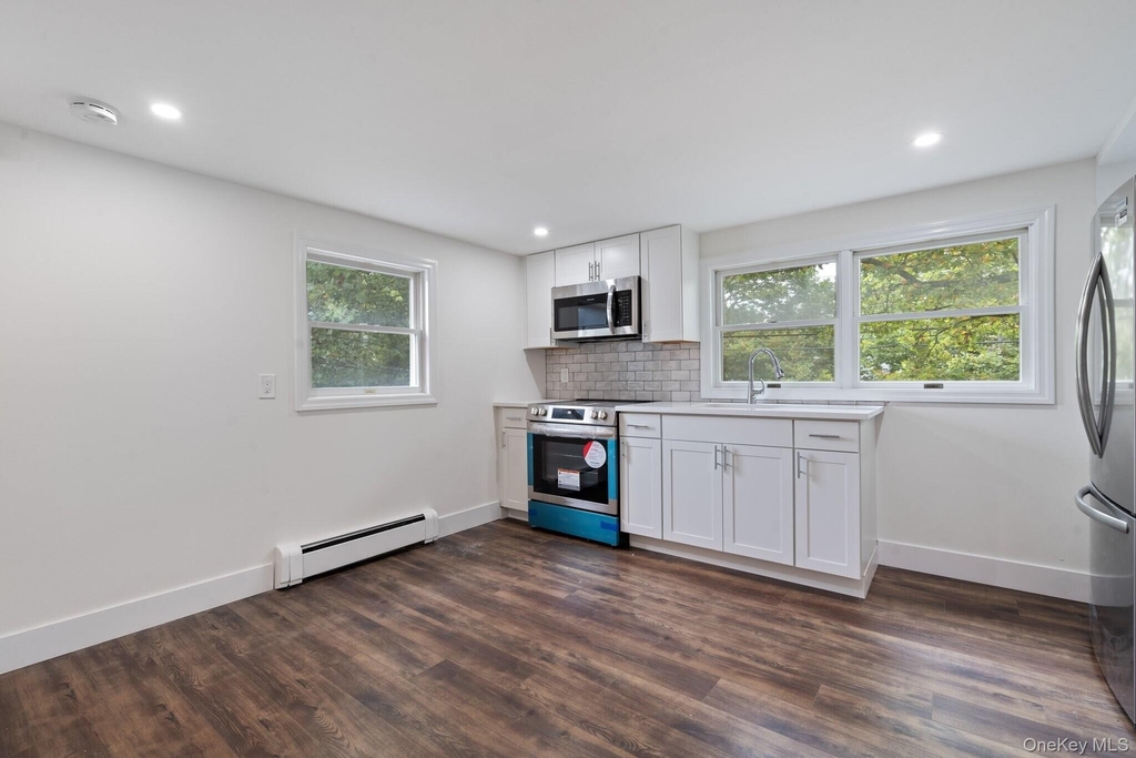 1228 Roanoke Avenue - Photo 2