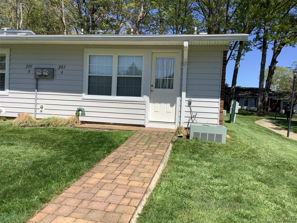 201 Newcastle Court - Photo 7