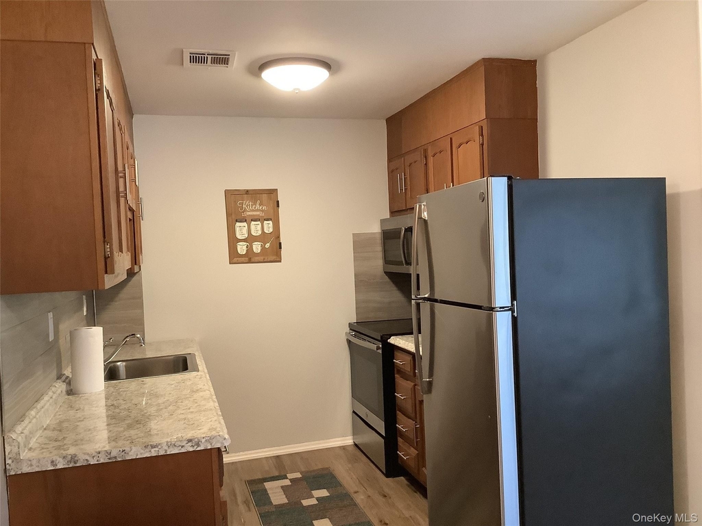 201 Newcastle Court - Photo 2