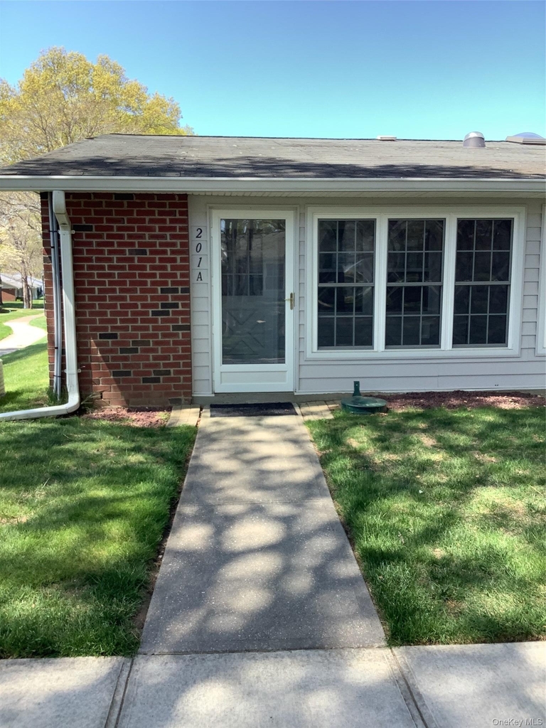 201 Newcastle Court - Photo 0