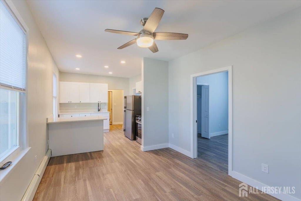 382 Summit Avenue - Photo 3