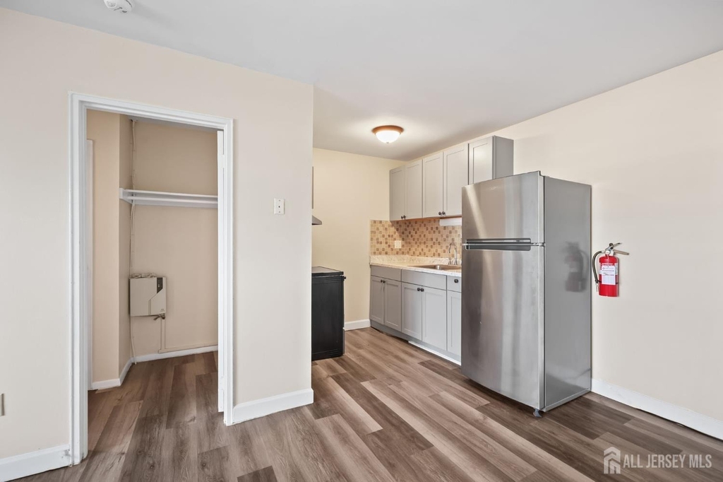 175 Buckelew Avenue - Photo 6