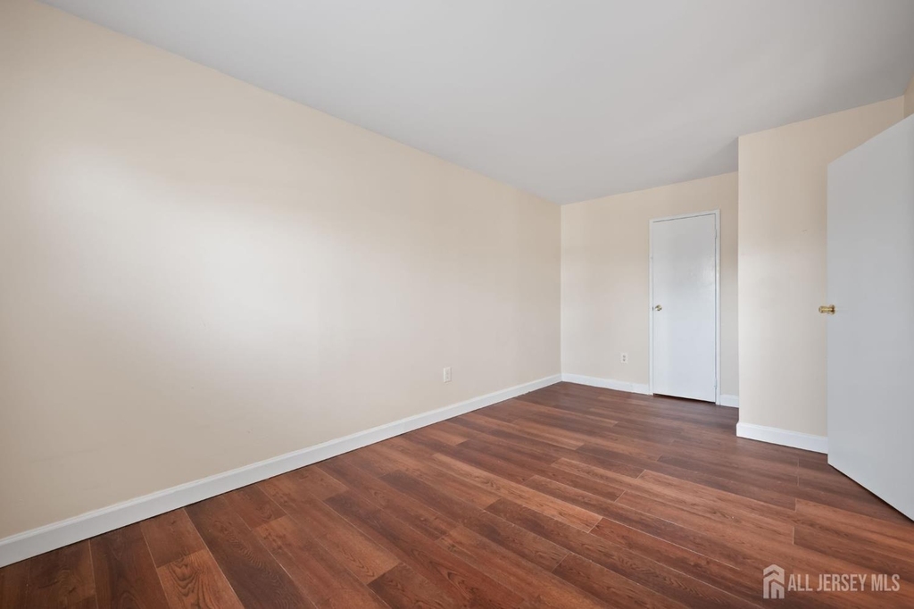 175 Buckelew Avenue - Photo 27