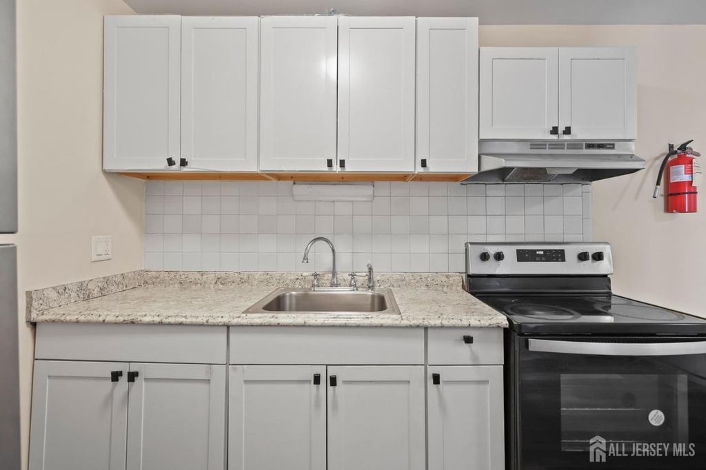 175 Buckelew Avenue - Photo 11