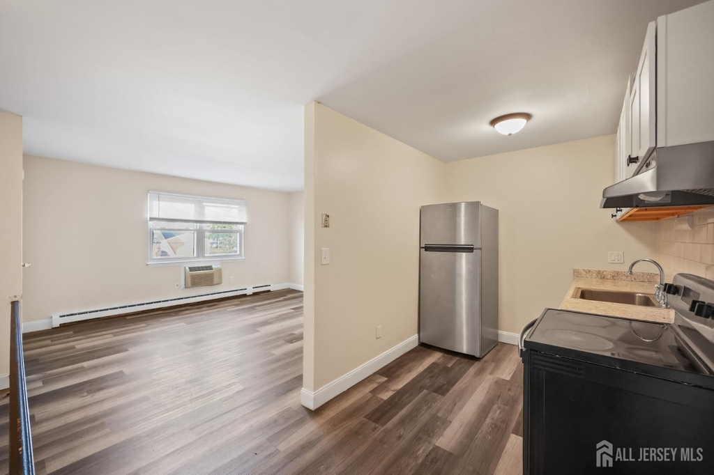 175 Buckelew Avenue - Photo 9