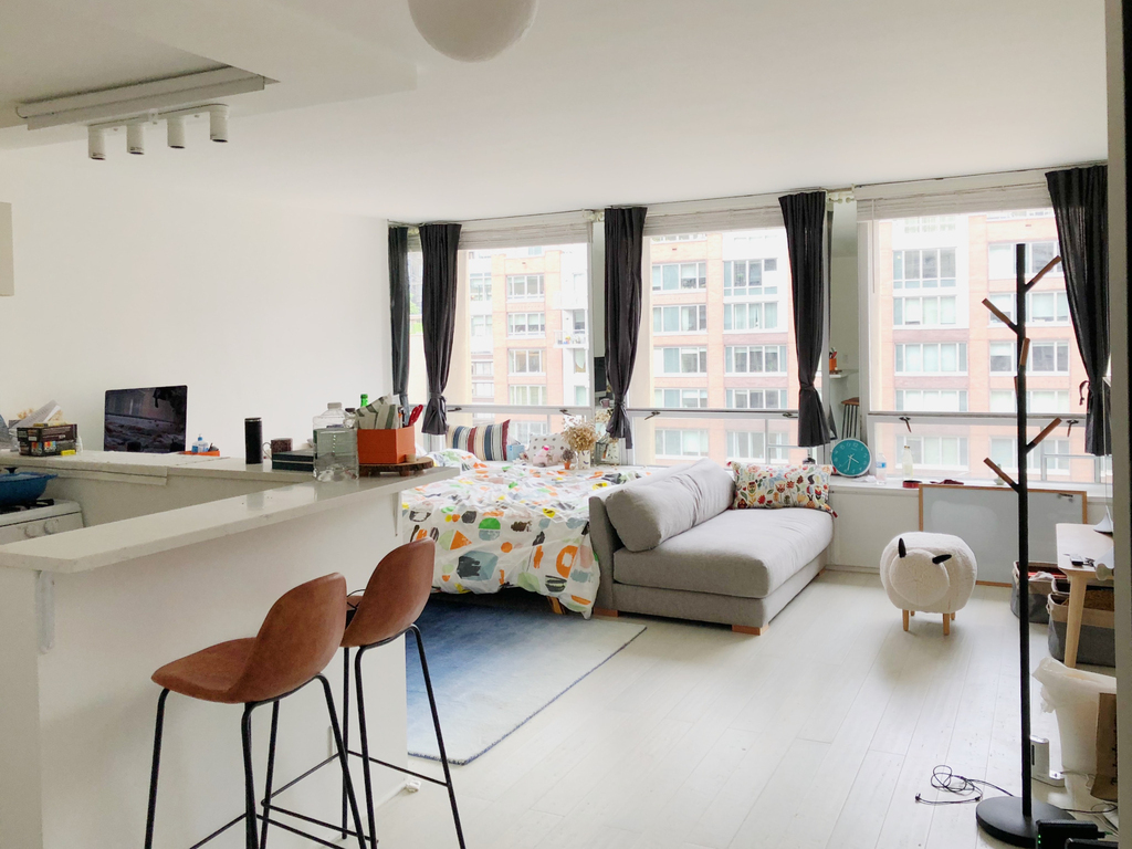 300 E 33rd Street - Photo 1