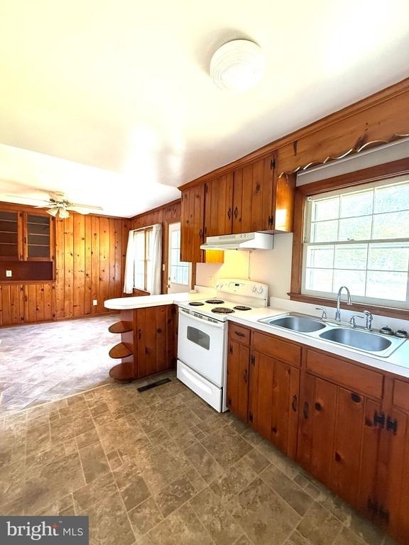 1523 Courthouse Road - Photo 2