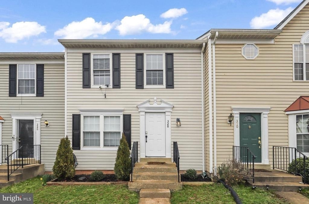 328 Moseby Court - Photo 0