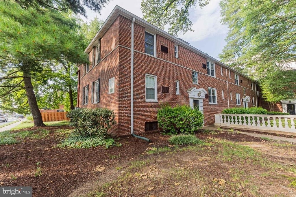 100 N George Mason Drive - Photo 1