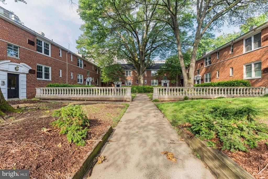 100 N George Mason Drive - Photo 2