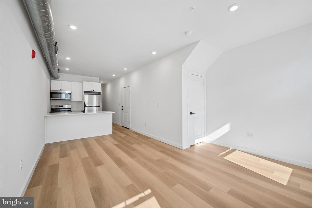 2032 E Lehigh Avenue - Photo 2