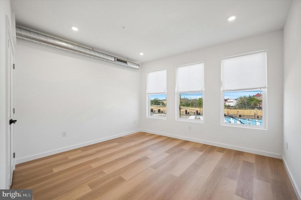 2032 E Lehigh Avenue - Photo 9