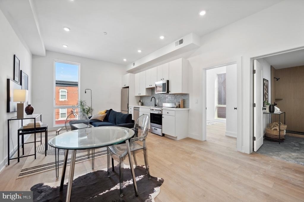 3037 Richmond Street - Photo 0