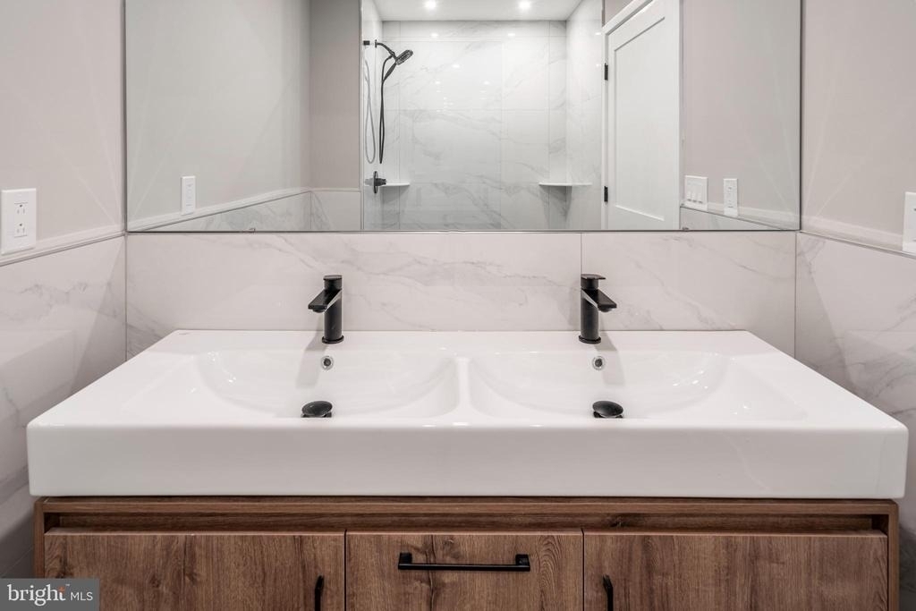 2401 Washington Avenue - Photo 8