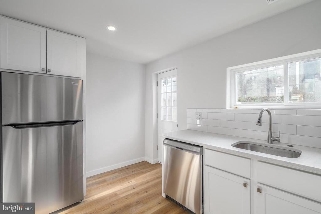 438 Dudley Street - Photo 5