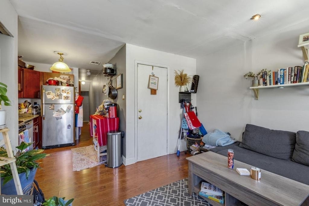 238 W Girard Avenue - Photo 4