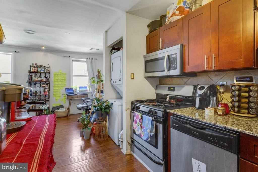 238 W Girard Avenue - Photo 5