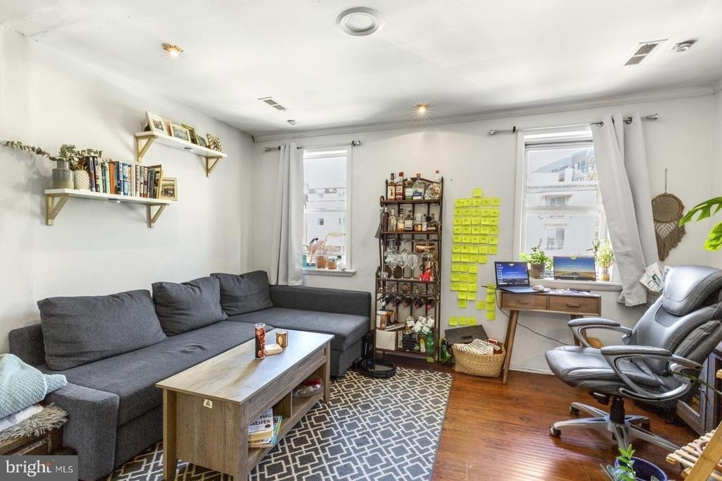 238 W Girard Avenue - Photo 3
