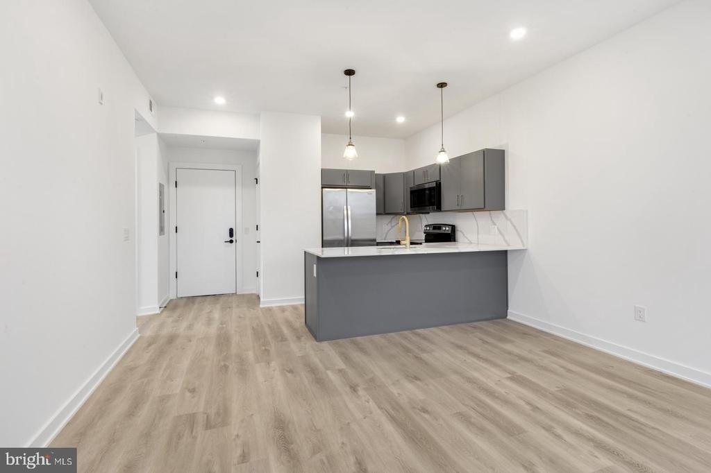 2046 E Lehigh Avenue - Photo 7