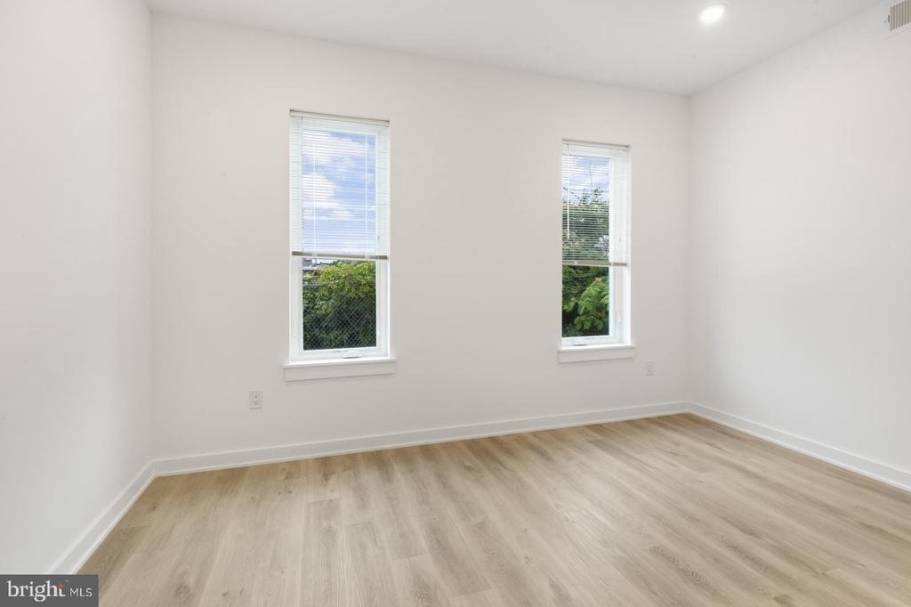 2046 E Lehigh Avenue - Photo 9