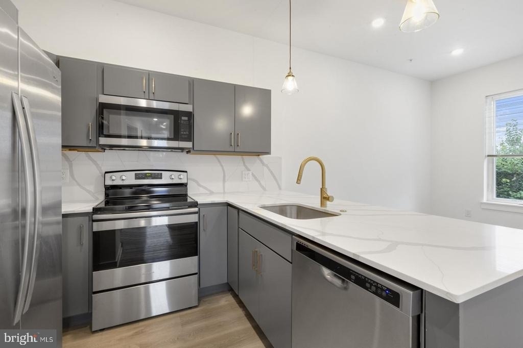 2046 E Lehigh Avenue - Photo 2