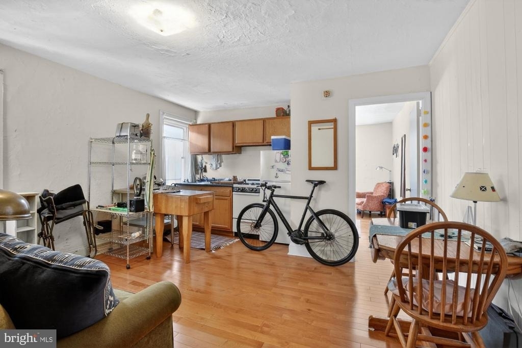 916 Pine Street - Photo 0